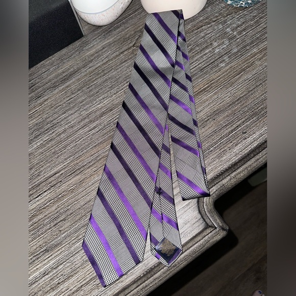 Brooks Brothers Purple and Black Silk Tie - Picture 1 of 3